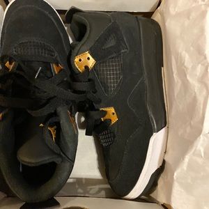 Jordan 4 size 2.5Y